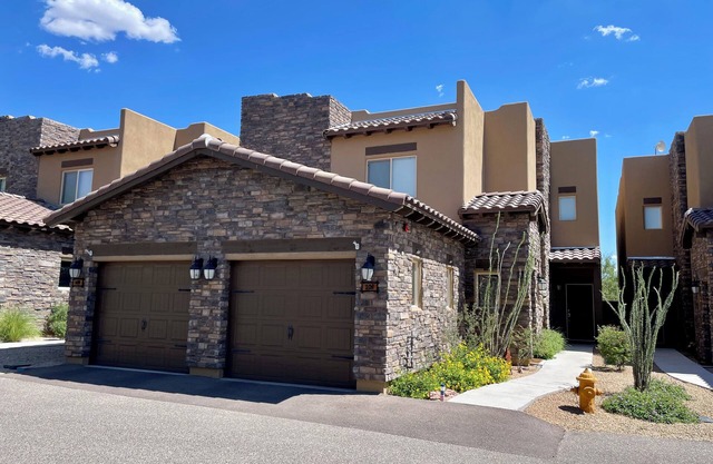 Superb Downtown Cave Creek Location!