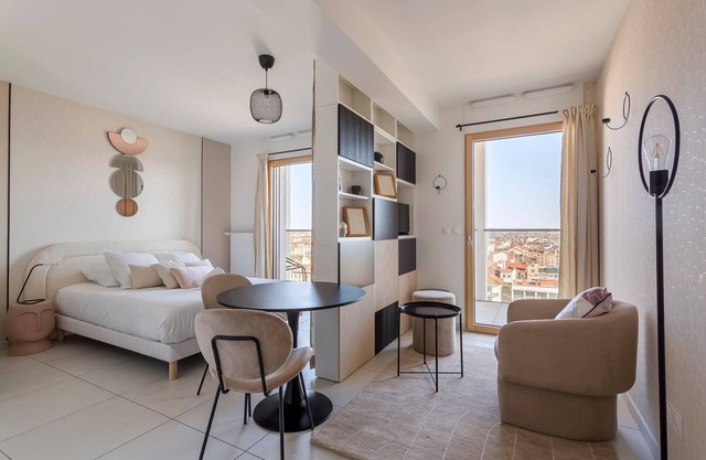 Superb flat in central Lyon with views