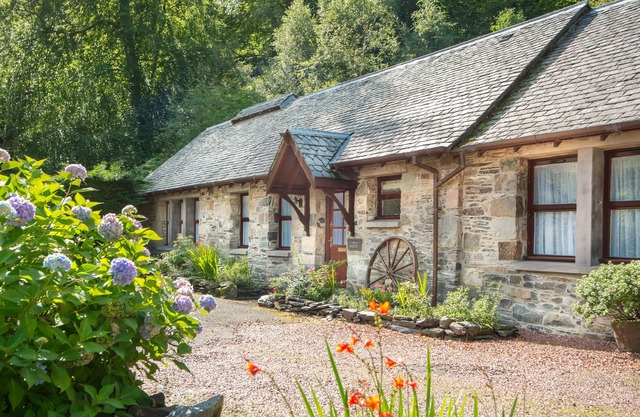Superb, Luxury Holiday Cottage in Luss, Loch Lomond National Park
