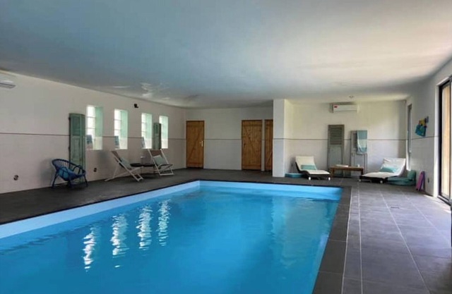 Superb private studio in a quiet area with private pool/spa