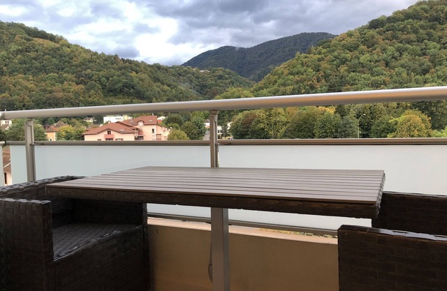 Superb renovated air-conditioned apartment with private parking space
