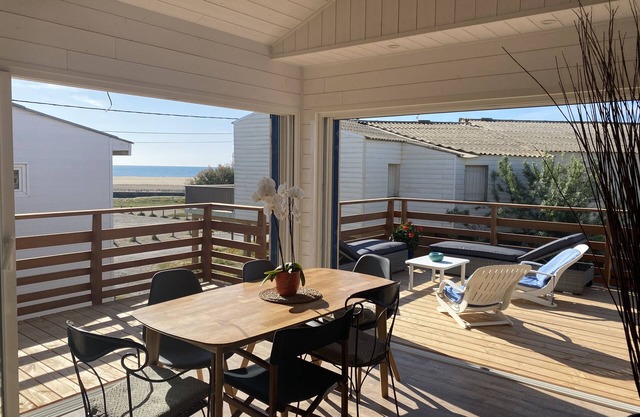 Superb sea view chalet, facing south, Beach access at the foot of the chalet