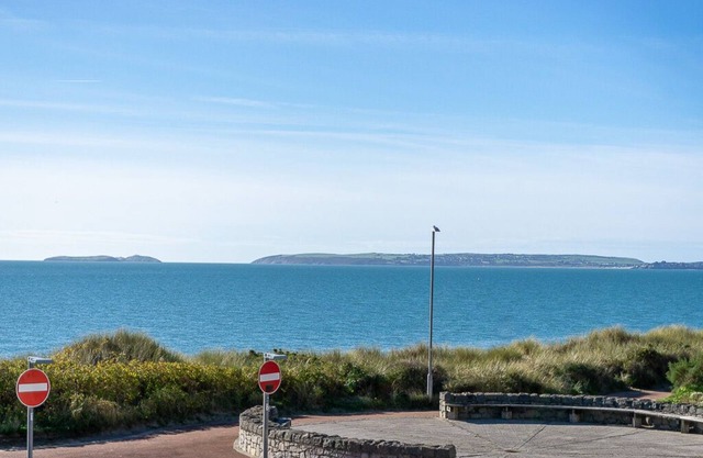 Superb Seafront House - Pet-friendly - Best Views.