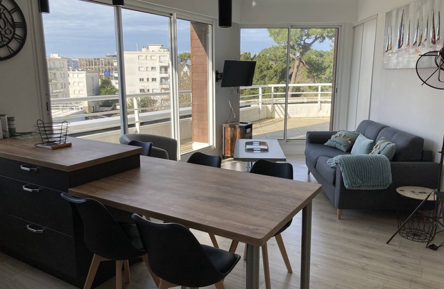 SUPERB T3 LA BAULE 50 M FROM THE SEA