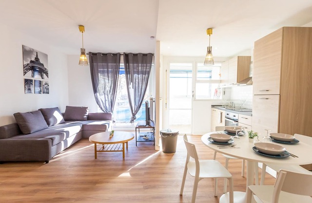 Superb T4 Terrace Near Station / Joliette