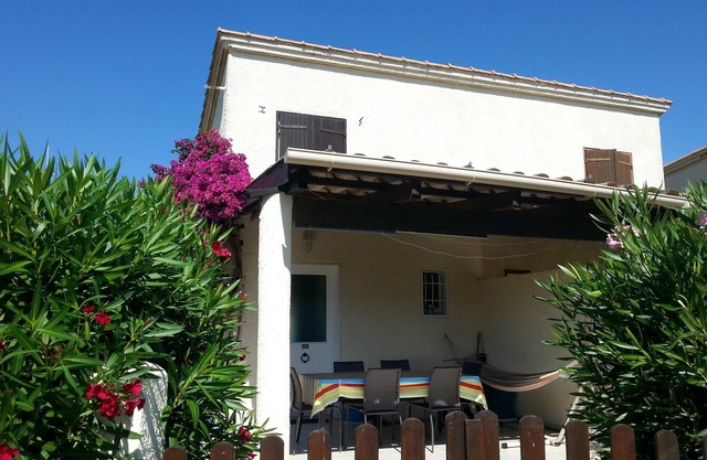 Superb villa, 150m from the beach, air-conditioned, with veranda, garden and terraces