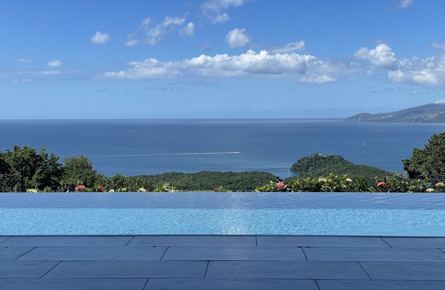 SUPERB VILLA - 4 BEDROOMS - EXCEPTIONAL SEA VIEW - 200 m2