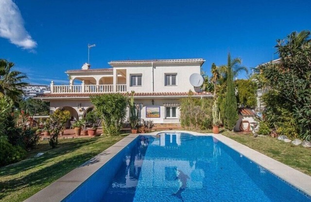 Superb villa Sea views Heatable pool 5 min walk to beach & all amenities
