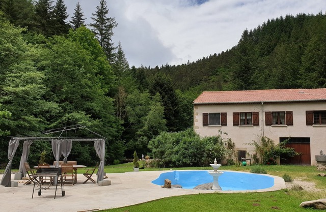 Superbe appartement, cadre unique en bord de rivière/forêt au coeur du Livradois