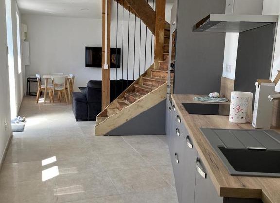 Superbe maison de ville, rénovée à 15 min de Lyon