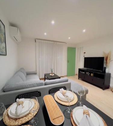 Superbe T3 séjour Marseille Clim 2 balcons Timone