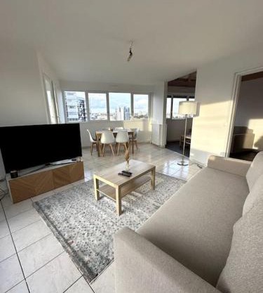 Superbe T4 Vue, Métro Commerces