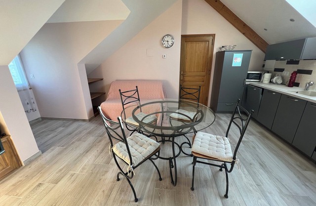 Superbly equipped, self-contained apartment in a quiet location close to the town center.