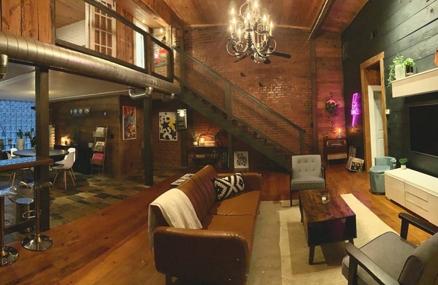 Supercool 2-Bedroom Modern Rustic Loft in Downtown Eatonton, Near Lake Oconee