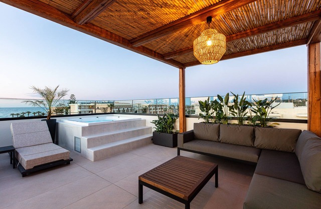 Superior Apartment with Private Roof Garden & Hot tub - 100m from the Beach