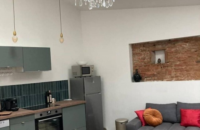 « Sur la Place » Centre Village Confortable et Calme