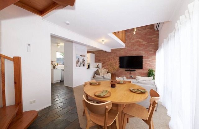 Surf Coast Shack - Close to surf shops!