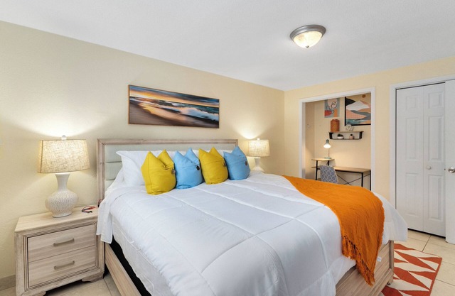 Surfside~ Walk to the beach, Pool, BBQ, Games, Gym