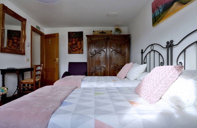 Surrounded by nature with 3 bedrooms, 3 bathrooms, kitchen-dining room and garden & BBQ.