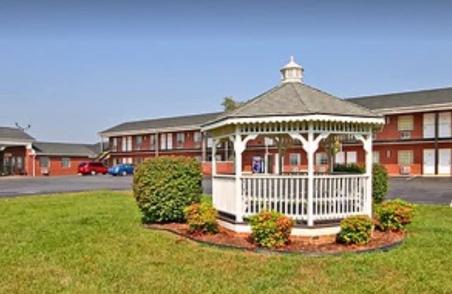 Surry Inn - Dobson - I-77 - Exit 93