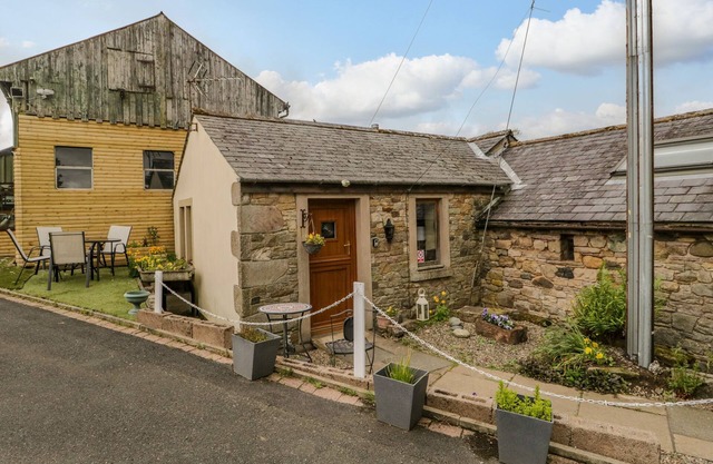 SWALEDALE WATCH GARDEN ANNEXE, pet friendly in Caldbeck