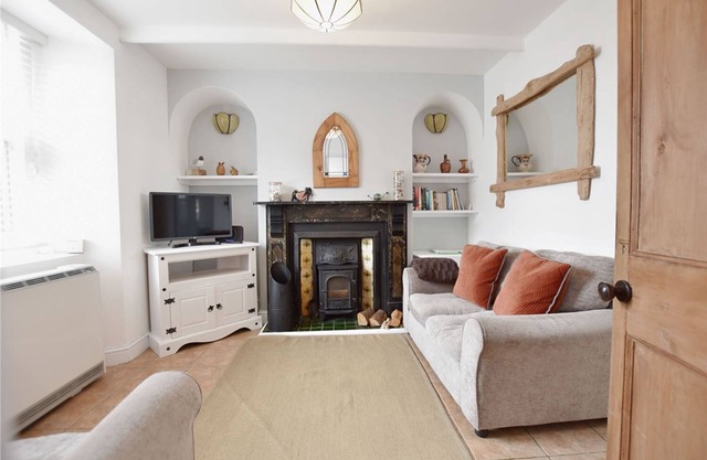 Swallow's Nest - cosy miner's cottage in the heart of St Just, dog friendly