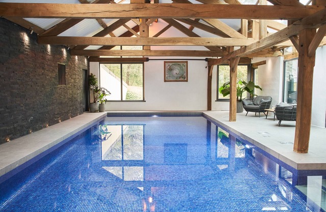 Swallows End - Bolthole with hot tub, pool and sauna
