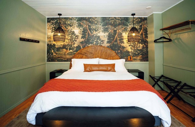 Swank Boutique Suites | Double Shower