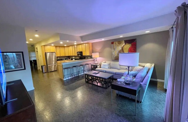 Swanky 2 LEVEL CONDO WALK TO ALL in The Highlands!
