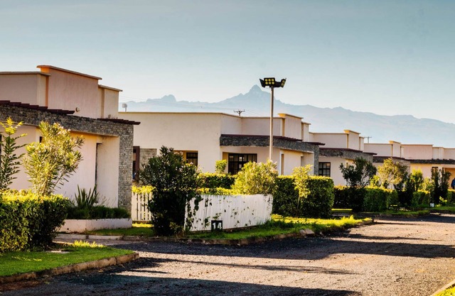 SWARAHOMES FOR FAMILY AND FRIENDS HANGOUT WITH PEACEFUL AND SERENE ENVIRONMENT