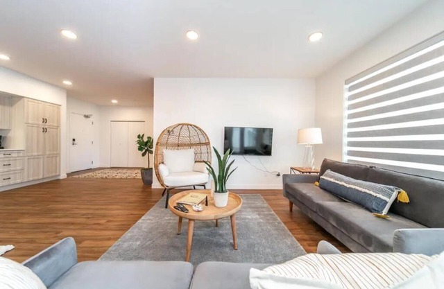 Sweet Bali Sanctuary-2bdrm-UG Parking-5 min to DTN