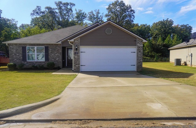 Sweet cozy 3-bedroom house in delightful downtown Montevallo