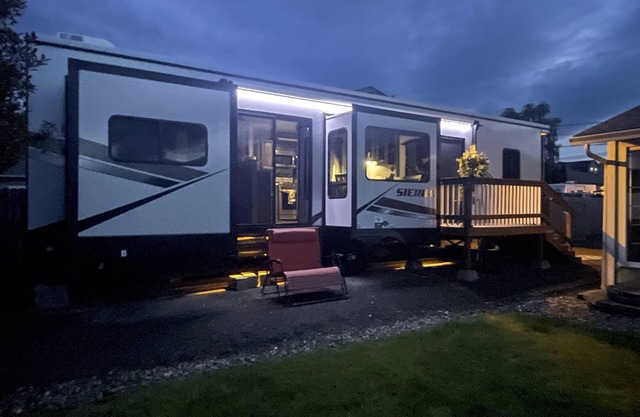 Sweet little Retreat, peacefully/centrally-located. Pet Friendly. 1.5ml off I5