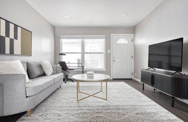 Sweet San Mateo 2BR w/Pool & W/D, easy access to 101, by Blueground