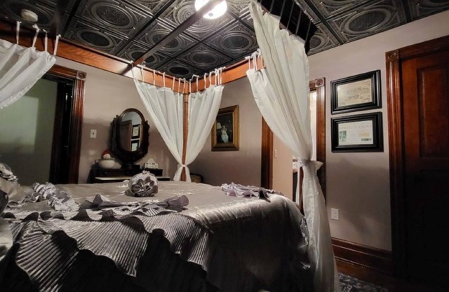 SWICHBACK TRAIL SUITE AT TRAILS END B&B