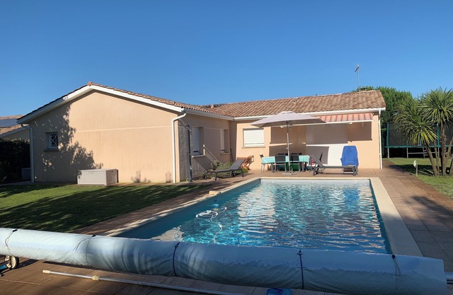 Swimming pool house near Arcachon/Cap Ferret