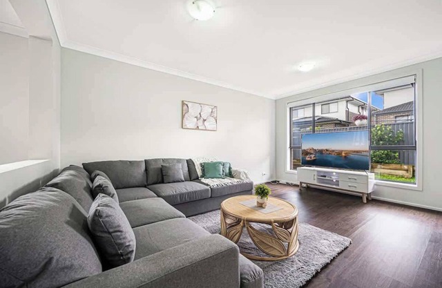 Sydney Marsden Park 5 bedrooms House close IKEA
