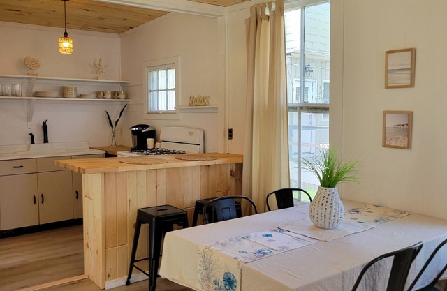 Sylvan Beach Cottage in the heart of Sylvan Beach NY