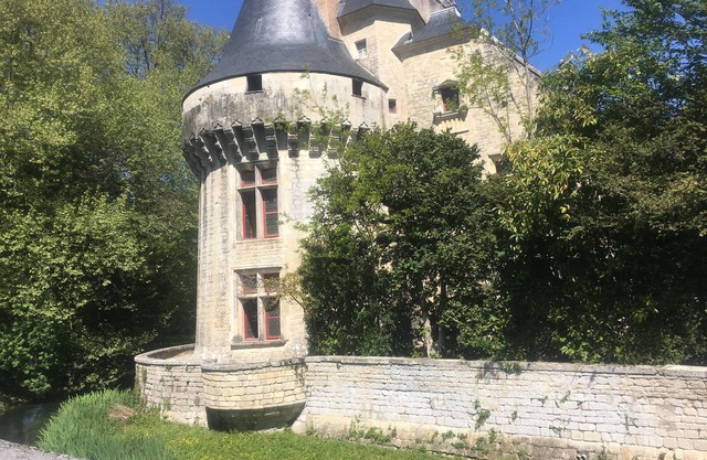 tranquil farmhouse with heated pool ,renter has exclusive use .