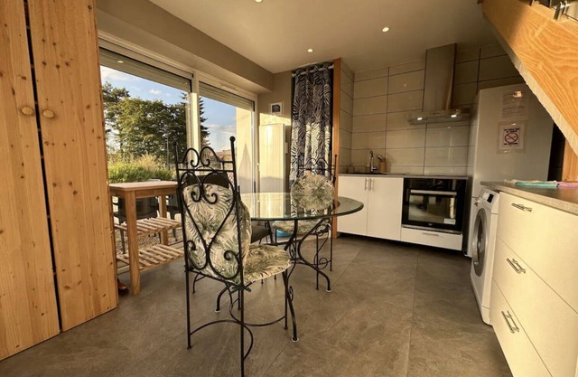 T1 Triplex-Apartment-Ensuite-Mountain view
