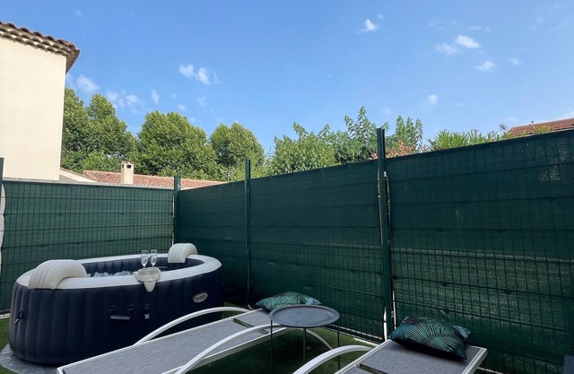 T2 40 m2with 32m2 air-conditioned terrace