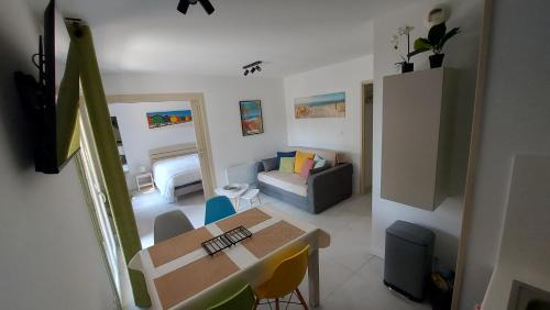 T2, 50m du lac, PISCINE, WIFI, jardin terrasse sans vis-à-vis, 1 à 4 pers