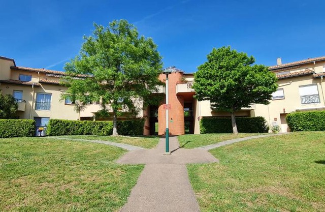 T2 55m² tout confort avec jardin. Cuisine et équipements neufs. Wifi TV parking