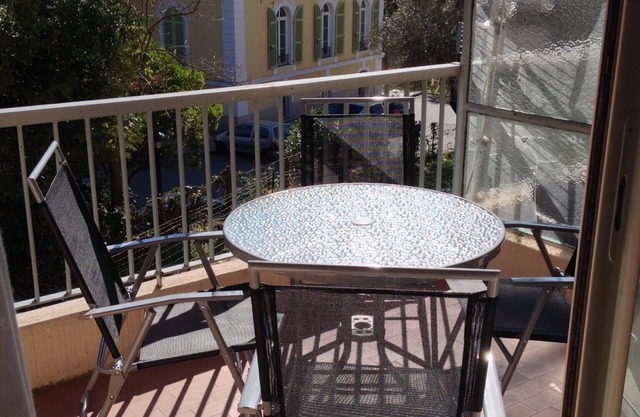 T2 apartment, second floor residence with private parking