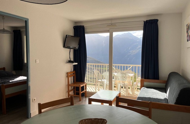 T2 Apartment with balcony, free shuttle near the slopes in Peyragudes