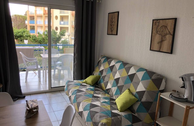 T2 beachfront apartment