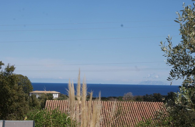 T2 between sea and mountain