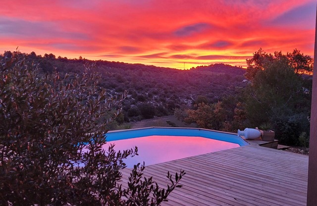 T2 with swimming pool in the heart of the pines