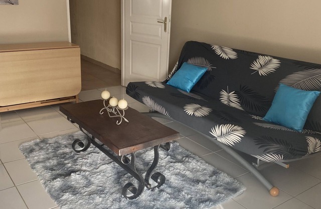 T3 15 mins from the beaches!