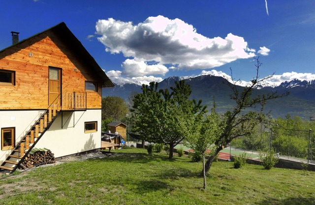 T3 attic with private garden, air-conditioned Tennis court, EV terminal in a 2-hectare park.